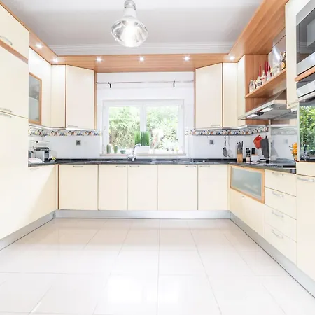 Dos Narcisos Villa Aroeira (Setubal)